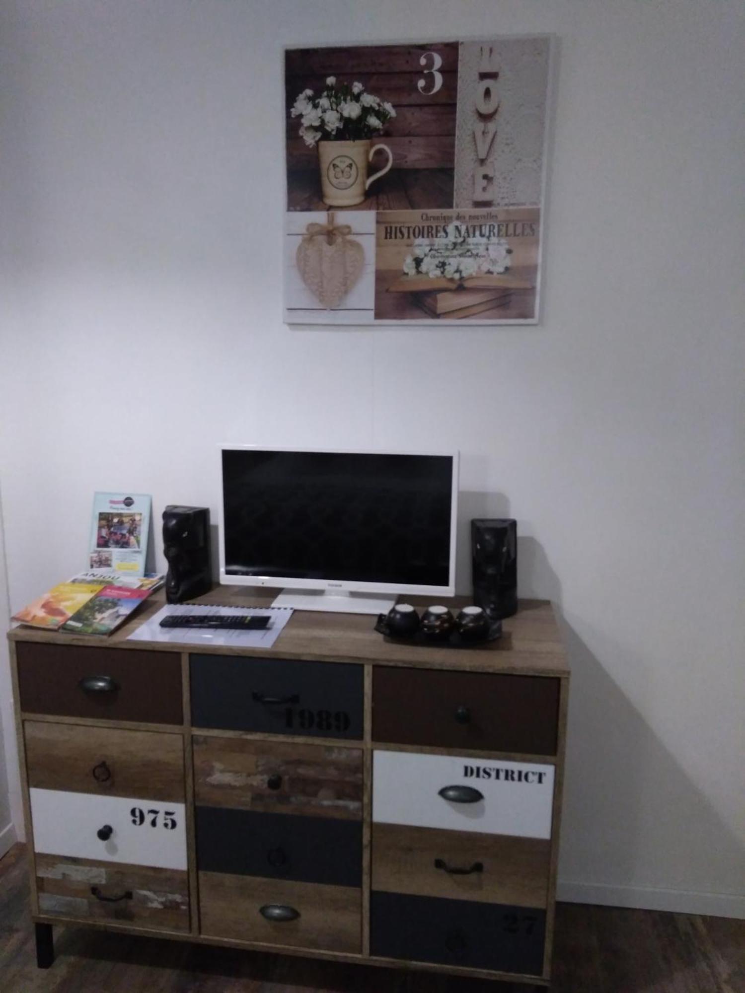 " Village Tonneaux De Tirpoil " Montilliers Room photo