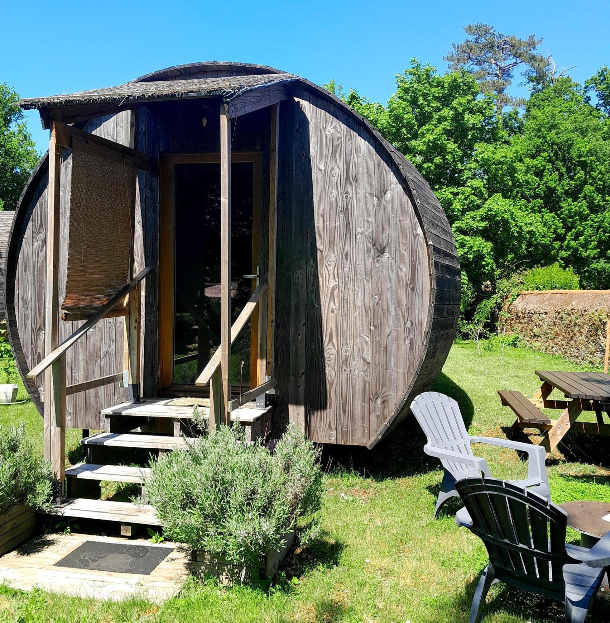 " Village Tonneaux De Tirpoil " Montilliers Exterior photo